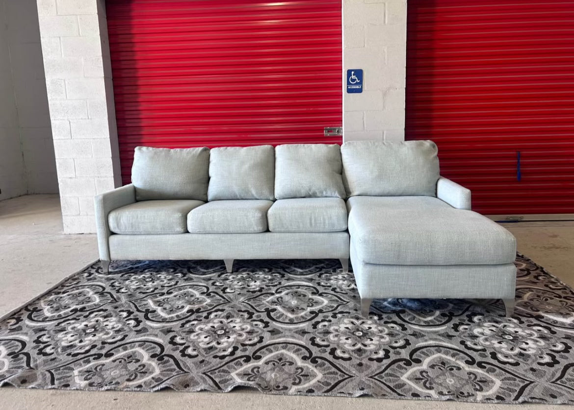 Bassett Light Sectional Sofa with Right-Facing Chaise